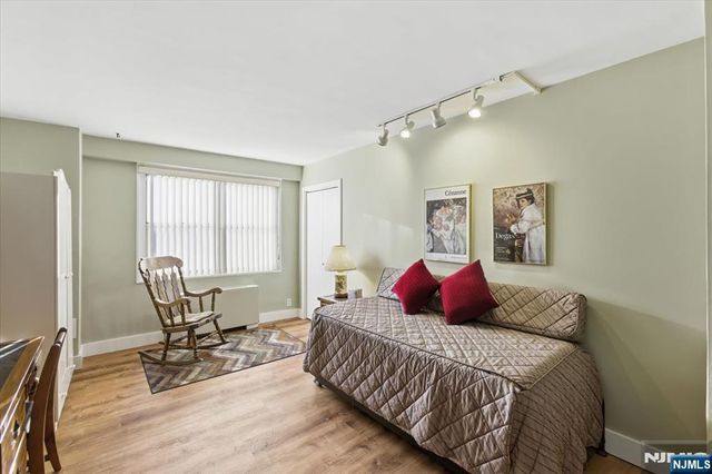 2077 Center 9A, Fort Lee, NJ 07024