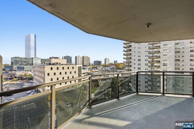 2077 Center 9A, Fort Lee, NJ 07024