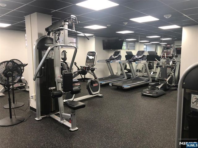 2077 Center 9A, Fort Lee, NJ 07024