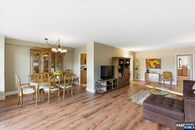 2077 Center 9A, Fort Lee, NJ 07024