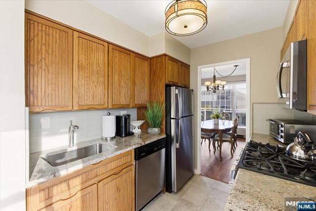 2077 Center 9A, Fort Lee, NJ 07024