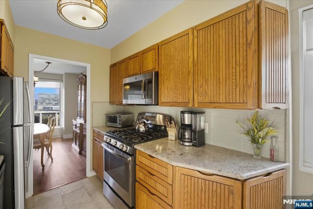 2077 Center 9A, Fort Lee, NJ 07024
