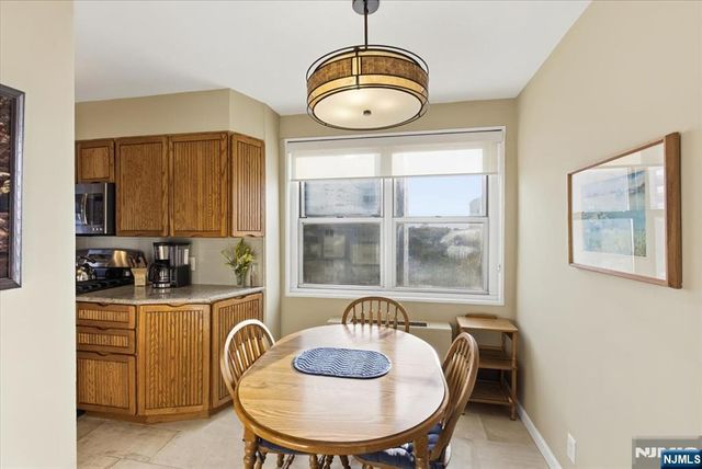 2077 Center 9A, Fort Lee, NJ 07024