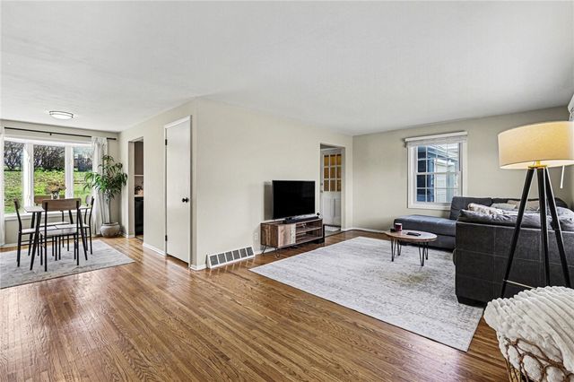 43 Sandalwood Drive, Greece, NY 14616