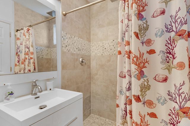 711 SE 16th Court, Fort Lauderdale, FL 33316