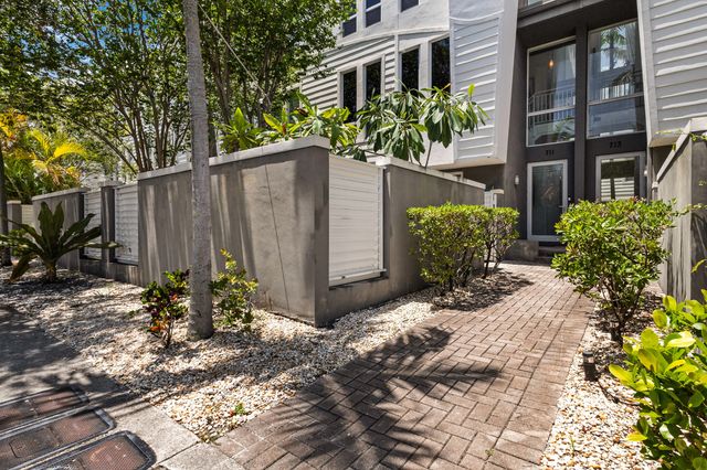 711 SE 16th Court, Fort Lauderdale, FL 33316