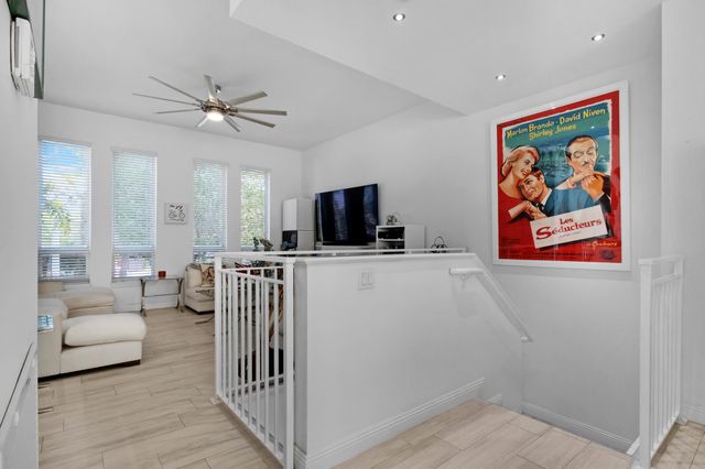 711 SE 16th Court, Fort Lauderdale, FL 33316