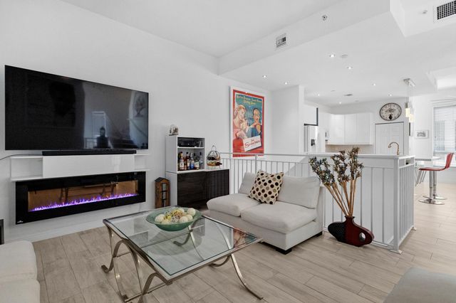 711 SE 16th Court, Fort Lauderdale, FL 33316
