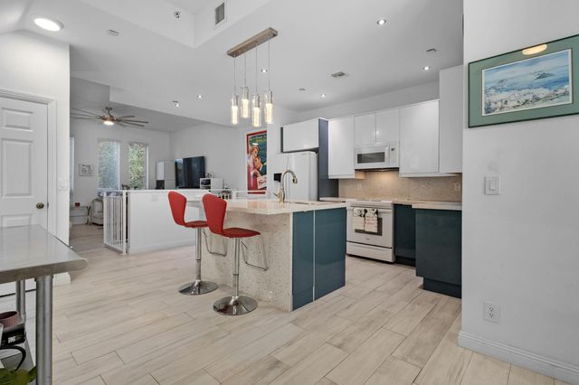 711 SE 16th Court, Fort Lauderdale, FL 33316
