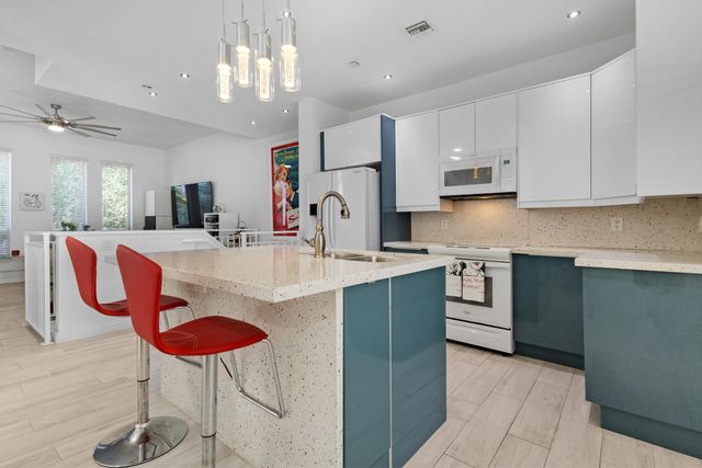 711 SE 16th Court, Fort Lauderdale, FL 33316