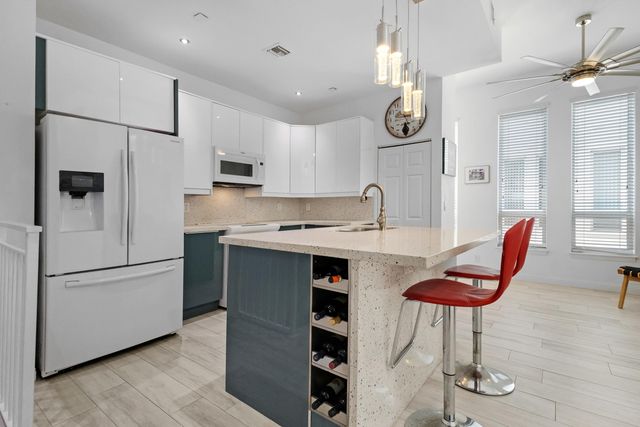711 SE 16th Court, Fort Lauderdale, FL 33316