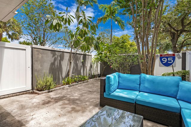 711 SE 16th Court, Fort Lauderdale, FL 33316