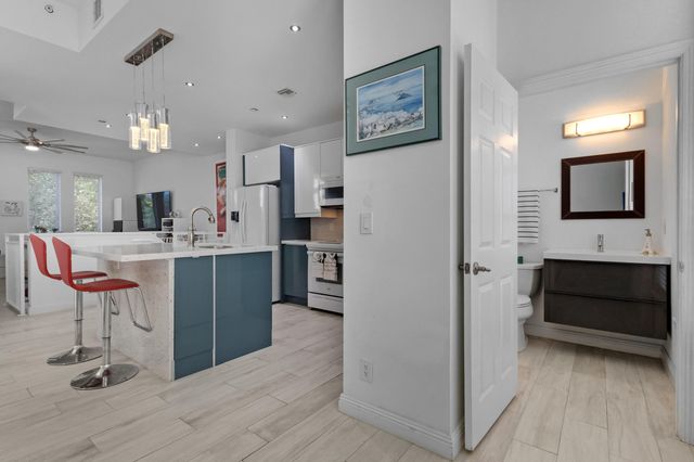 711 SE 16th Court, Fort Lauderdale, FL 33316