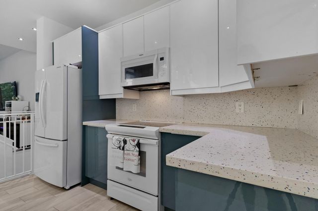 711 SE 16th Court, Fort Lauderdale, FL 33316
