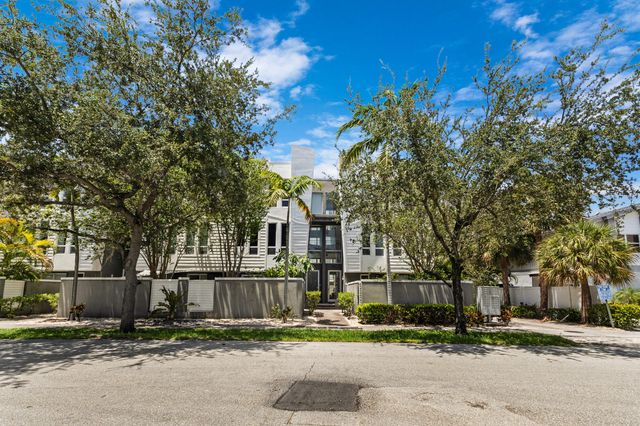 711 SE 16th Court, Fort Lauderdale, FL 33316