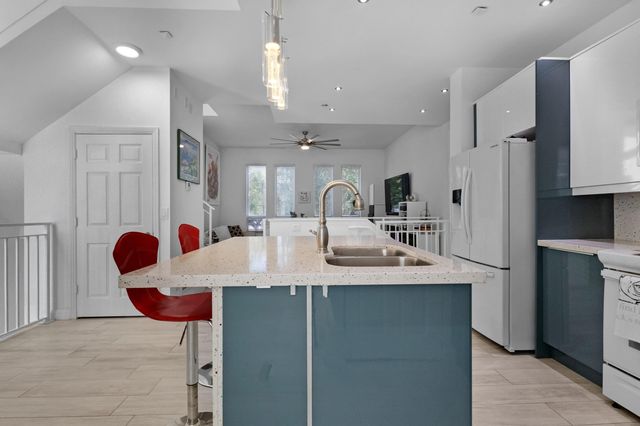 711 SE 16th Court, Fort Lauderdale, FL 33316