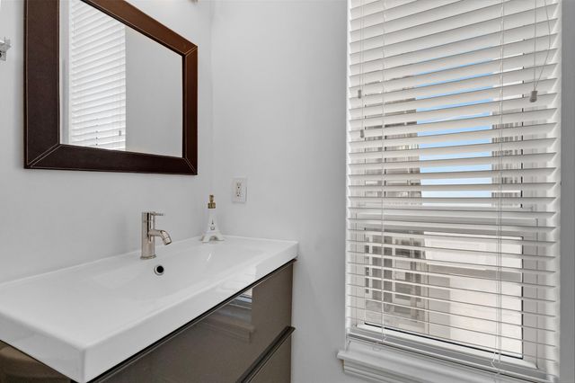 711 SE 16th Court, Fort Lauderdale, FL 33316