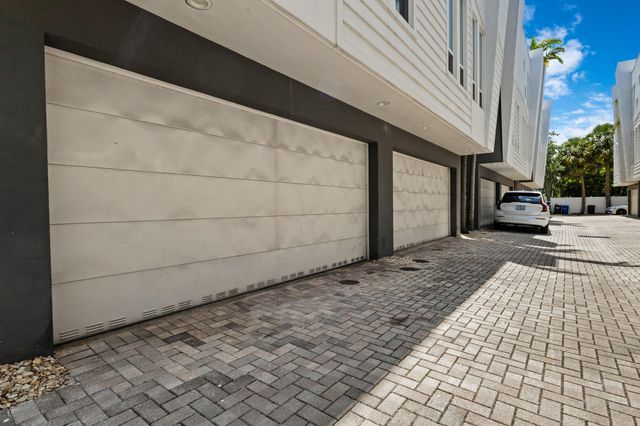711 SE 16th Court, Fort Lauderdale, FL 33316