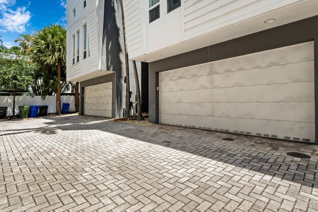 711 SE 16th Court, Fort Lauderdale, FL 33316