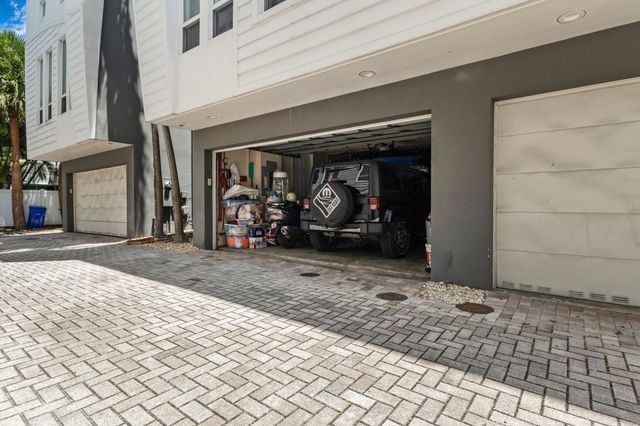 711 SE 16th Court, Fort Lauderdale, FL 33316