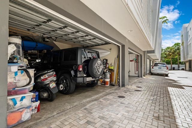 711 SE 16th Court, Fort Lauderdale, FL 33316