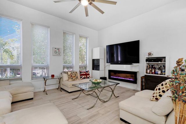 711 SE 16th Court, Fort Lauderdale, FL 33316
