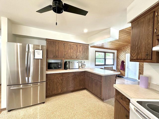S69W16890 Parkland DRIVE, Muskego, WI 53150