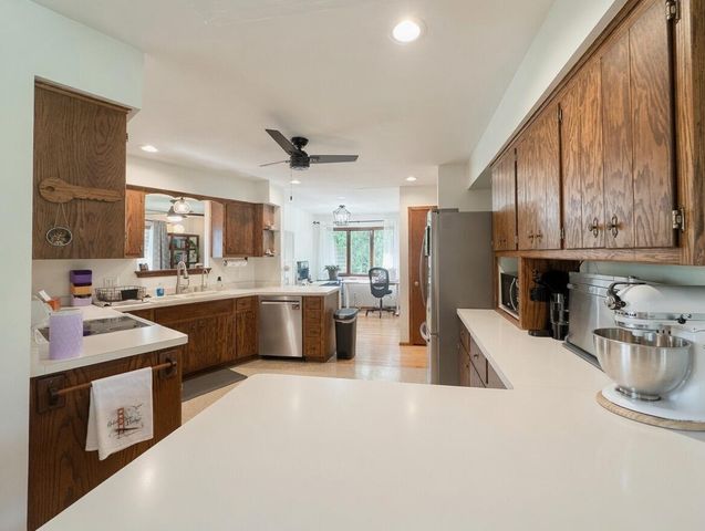 S69W16890 Parkland DRIVE, Muskego, WI 53150
