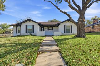 1901 Wellington Drive, Grand Prairie, TX 75051