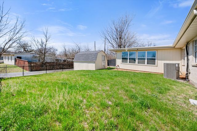 2316 Gilbert Circle, Arlington, TX 76010