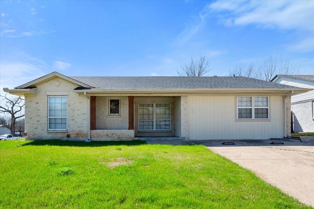 2316 Gilbert Circle, Arlington, TX 76010