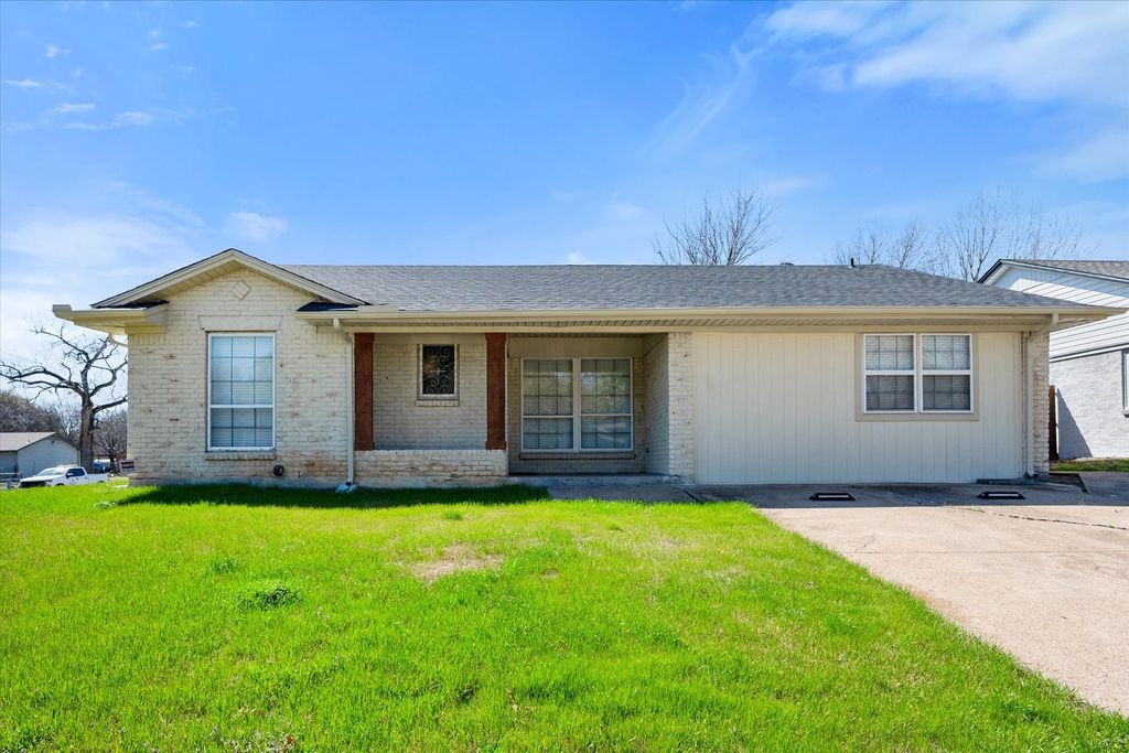 2316 Gilbert Circle, Arlington, TX 76010