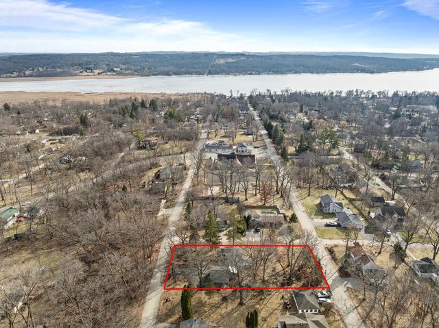 W3724 Washington DRIVE, Lake Geneva, WI 53147