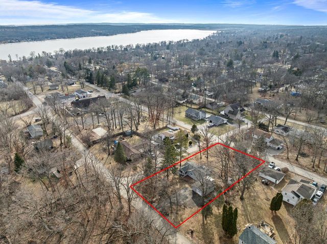 W3724 Washington DRIVE, Lake Geneva, WI 53147