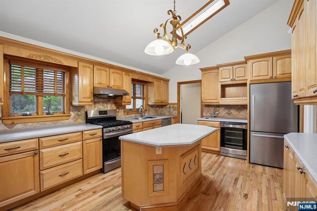 312 Lenox Avenue, Pompton Lakes, NJ 07442