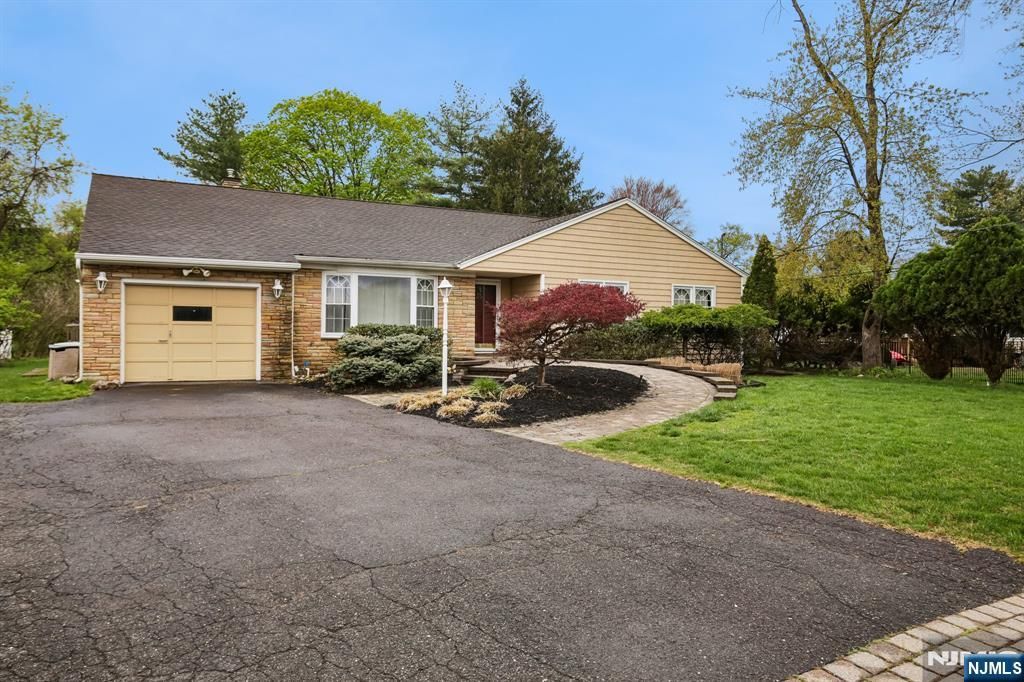 312 Lenox Avenue, Pompton Lakes, NJ 07442