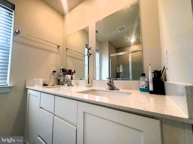 7573 CLAYTON AVE, Coopersburg, PA 18036