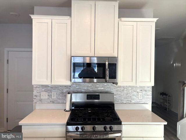 7573 CLAYTON AVE, Coopersburg, PA 18036