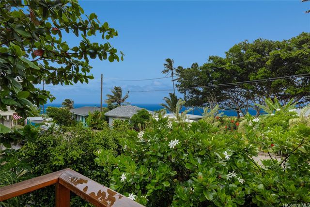 51-523 Kamehameha Highway, Kaaawa, HI 96730