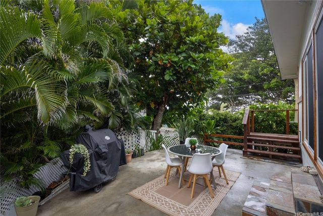 51-523 Kamehameha Highway, Kaaawa, HI 96730