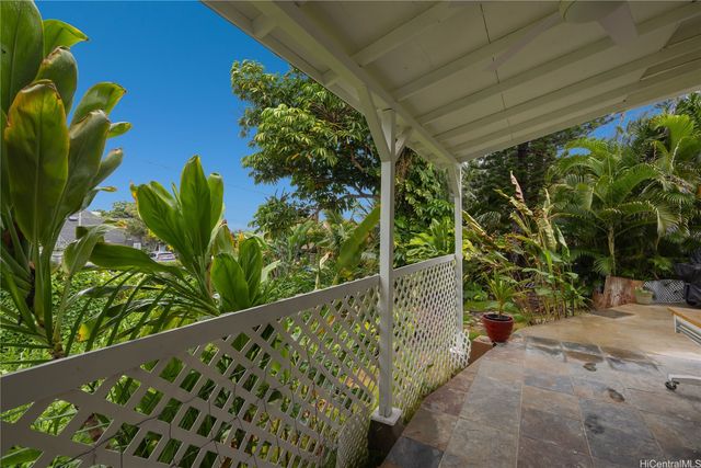 51-523 Kamehameha Highway, Kaaawa, HI 96730