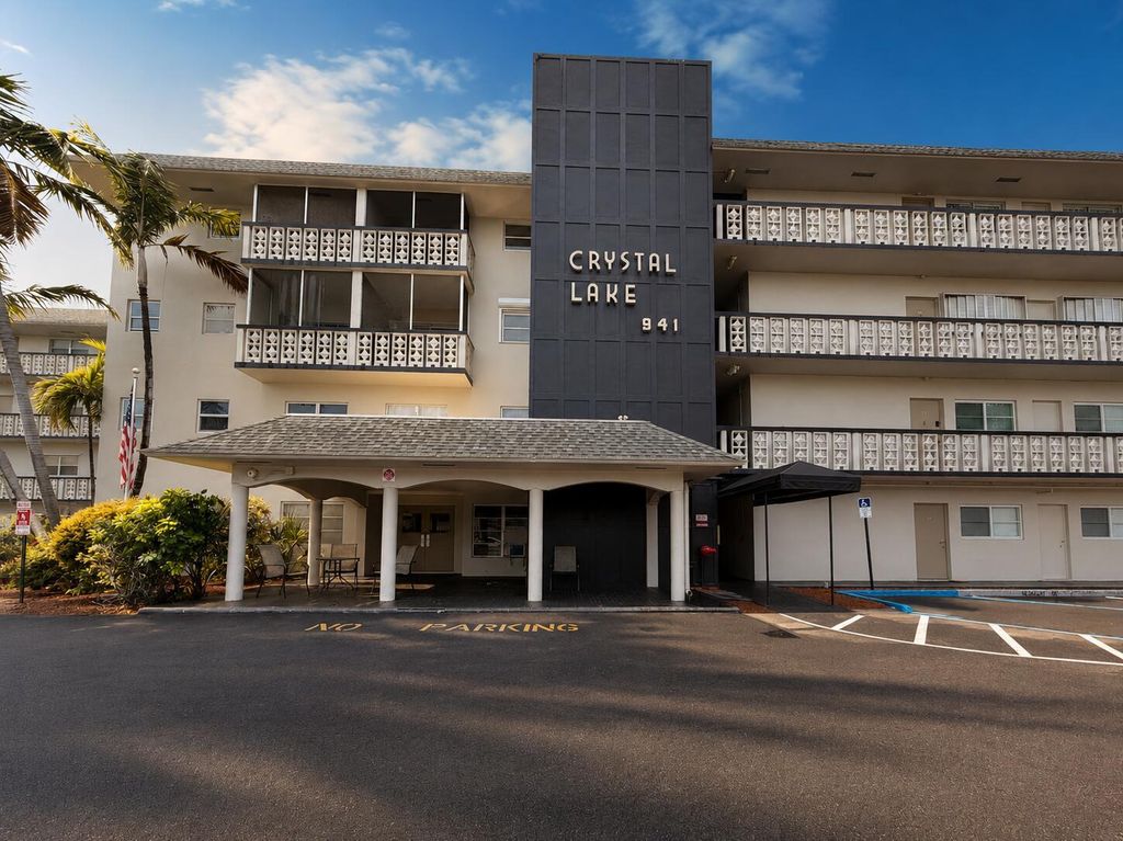 941 CRYSTAL LAKE Drive 309, Deerfield Beach, FL 33064