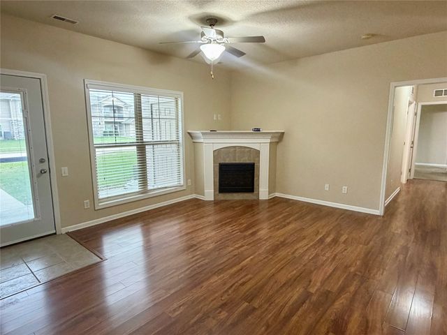 2406 NE Oak Drive 1, Ankeny, IA 50021