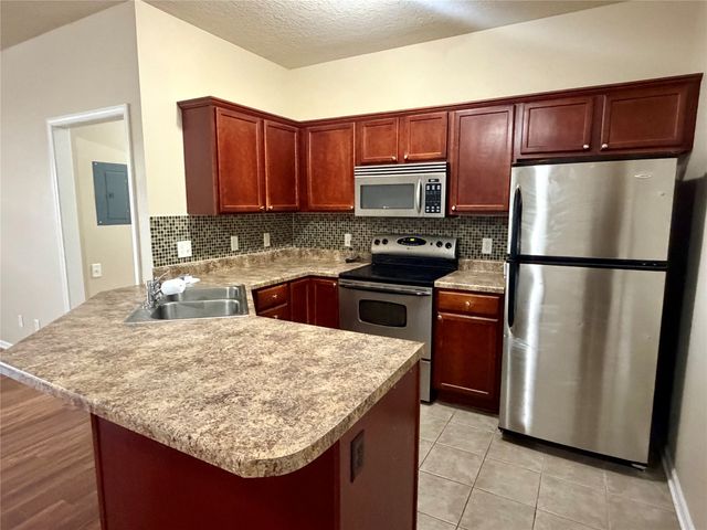 2406 NE Oak Drive 1, Ankeny, IA 50021