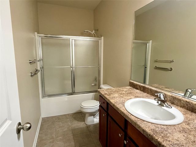 2406 NE Oak Drive 1, Ankeny, IA 50021