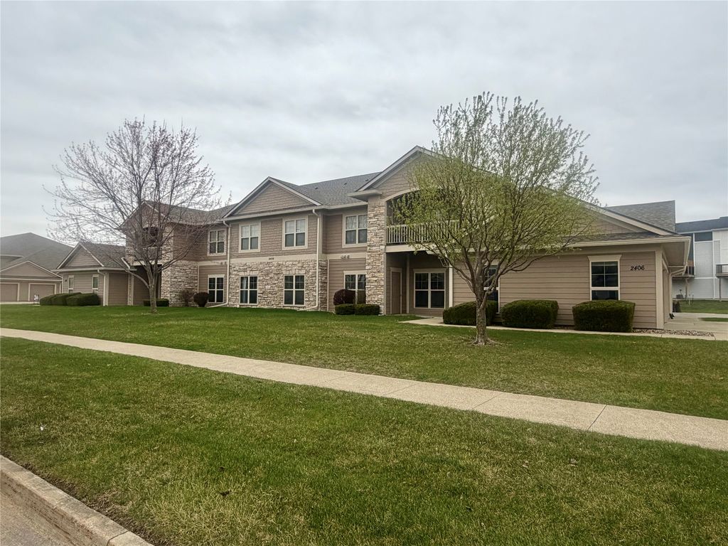 2406 NE Oak Drive 1, Ankeny, IA 50021