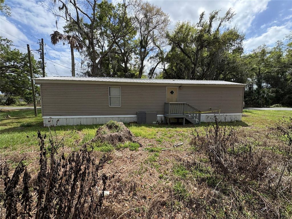 Image 2 of property listing at 654 NW 6TH AVENUE, Webster, FL 33597