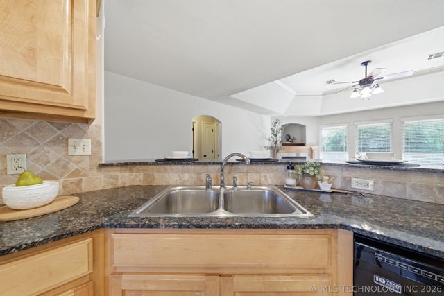 14738 Courtney Drive, Glenpool, OK 74033