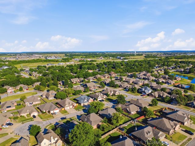 14738 Courtney Drive, Glenpool, OK 74033