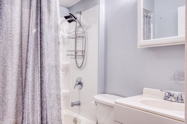 1207 Broadway Avenue, Owosso, MI 48867